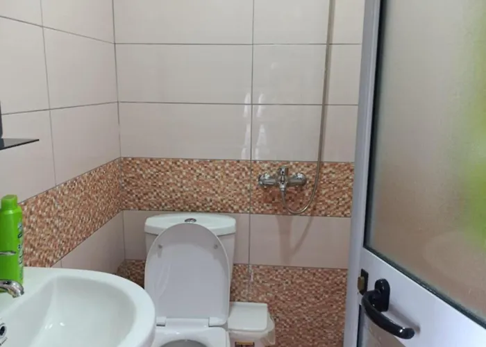 2br Lakeside Harmony & Balcony - Pogradec, Ohrid 펜션 *