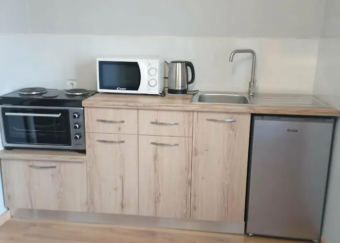 2br Lakeside Harmony & Balcony - Pogradec, Ohrid 펜션 *