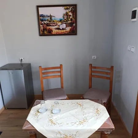 2br Lakeside Harmony & Balcony - Pogradec, Ohrid Tatil Evi