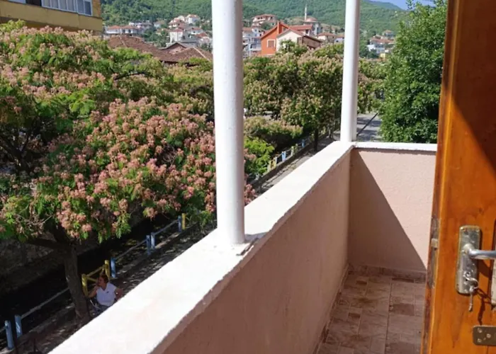 Semesterbostad 2br Lakeside Harmony & Balcony - Pogradec, Ohrid