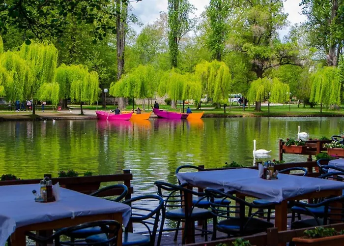 2br Lakeside Harmony & Balcony - Pogradec, Ohrid Semesterbostad *